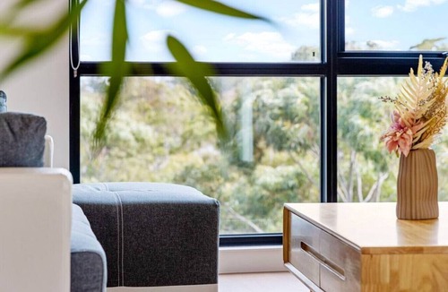 Macquarie Park Apartment | Modern 2BR Oasis - Walk to MQ Uni & Hospital