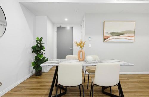 Mascot Apartment | Modern 3-Bedroom Apartment Near Airport & Train