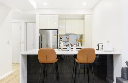 Mascot Apartment | Modern 3-Bedroom Apartment Near Airport & Train