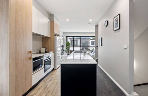 Greenway Apartment | Modern 3-Bedroom Townhouse in Quiet Greenway