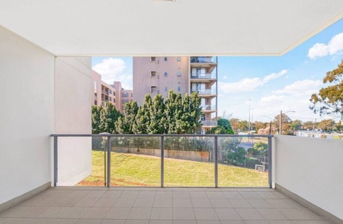 Mascot Apartment | Modern 3BR Mascot Retreat | Walk to Train &Airport