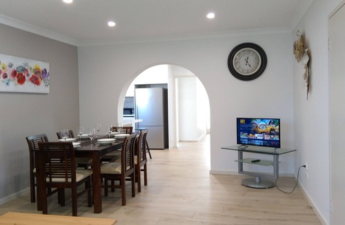 Singleton Heights House | Modern 4-Bedroom Large House Close to Singleton CBD Hunter Valley