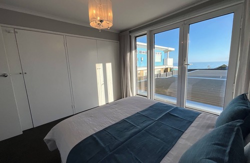 Edithvale House | Modern 4BR Beachfront Home, incredible views.