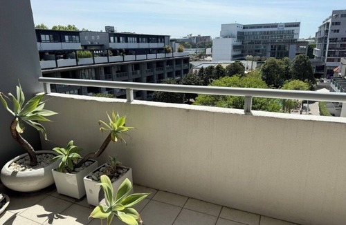 Alexandria Apartment | Modern, art filled apartment, central location, 2 minutes from train station