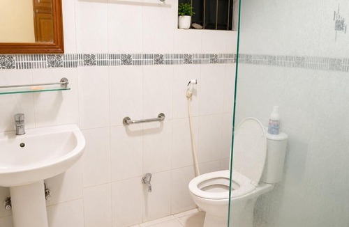 Banani Apartment | Modern Banani Apt, 2BR, 12 Min from Airport