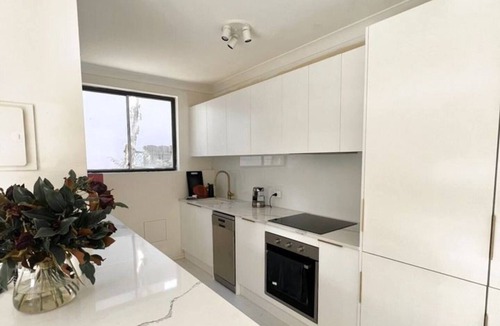 Coogee Apartment | Modern Beachside Apartment | 3-min walk to Coogee Beach!