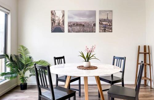 Berwick House | Modern Berwick Home with Fast WiFi Garage