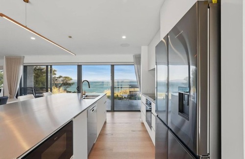 Connellys Marsh House | Modern Coastal Retreat + Hot Tub