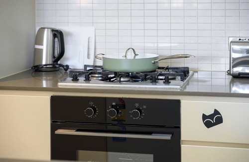 Hurstville Apartment | Modern Comfort|Hurstville 3BR Wifi/Train/Business