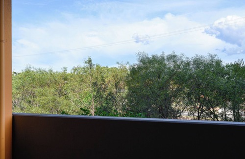 Hurstville Apartment | Modern Comfort|Hurstville 3BR Wifi/Train/Business