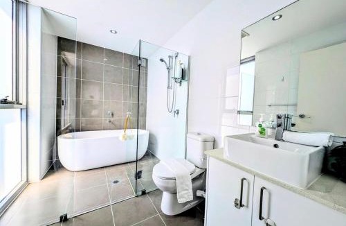 St. Leonards Apartment | Modern & Cozy apartment in the central hub!