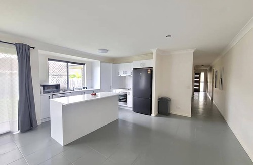 Caboolture House | Modern, cozy, spacious house with air conditioning and heating in all bedrooms!