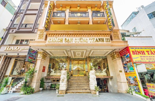 District 10 House | Modern Deluxe Escape | Near Children’s Hospital 1