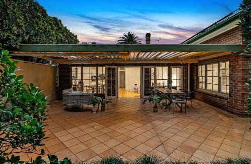 Artarmon House | Modern Federation Retreat North Shore Stay Parking