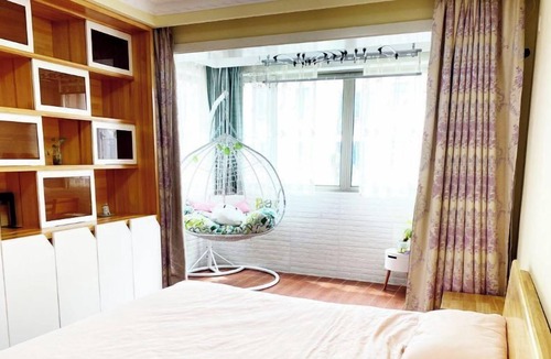 Hongqiao Apartment | Modern Luxury Apartment, Smart Features!