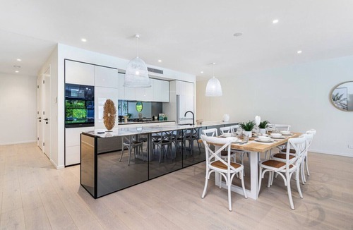 Palm Beach House | Modern Palms Getaway