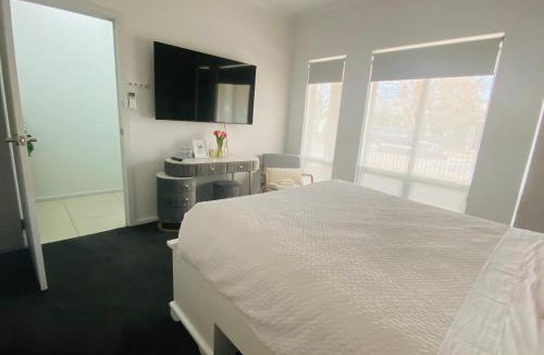 Smithfield Plains House | Modern Private room with ensuite