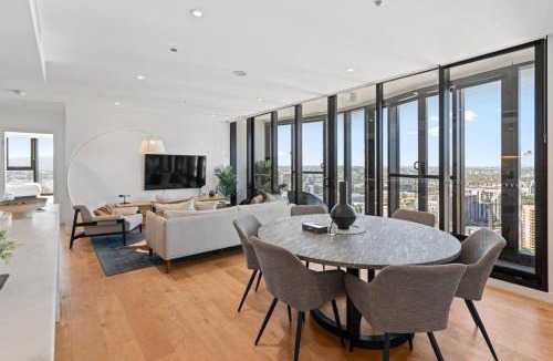Fortitude Valley House | Modern Skyline Apartment 3BR with Pool Gym and tub