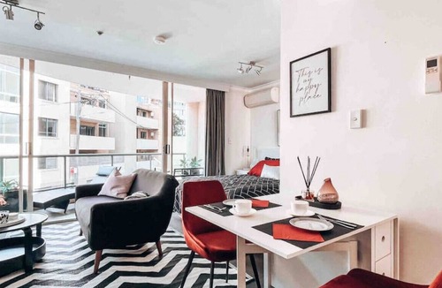 Bondi Junction Apartment | Modern spacious studio with balcony & pool