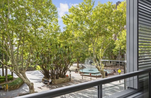 Kings Cross Apartment | Modern stylish 1BR apartment w/balcony, superb location