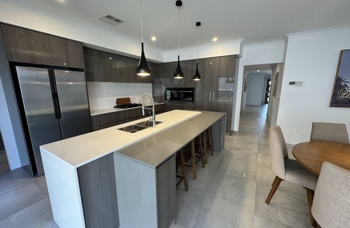 Jindalee House | Modern Stylish Beach 4 bed 2b House close to the Beach!