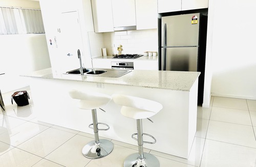Liverpool Apartment | Modern two bedroom apt offering sweeping skyline views and free wifi and parking