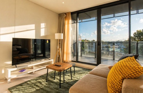 Zetland Apartment | Modern Zetland Stay Above Green Square Station