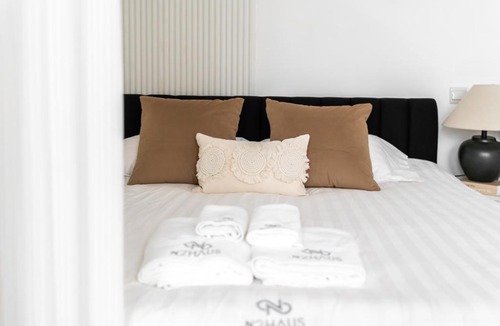 Jing'an Apartment | Molly House-Nanjing West Road Townhouse near subway,Two room types,Near People's Square,Jing'an Temple