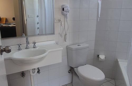 Molong Hotel | Molong Motor Inn