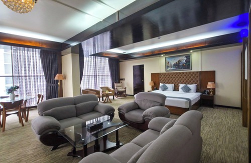 Bogra Hotel | Momo Inn