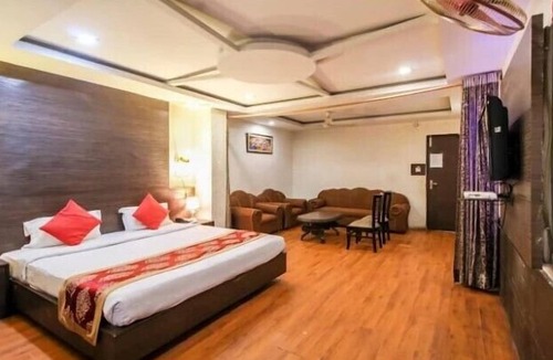 Charbagh Hotel | Monarch Inn