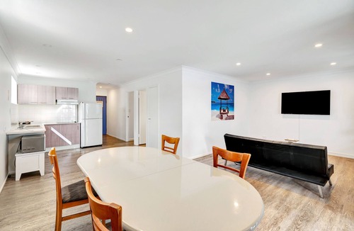 Mermaid Beach Hotel | Montego Mermaid Beach Motel