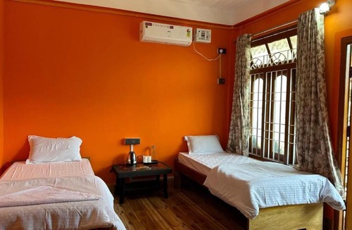 Along House | Moom Homestay