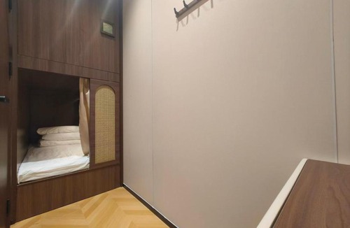 Haizhu Hotel | Moon International Youth Hostel-Changgang Metro Station Branch near the Second Affiliated Hospital of Guangzhou Medical University