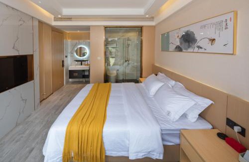 Fenghuang House | Moon River View Hotel