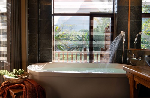 Ten Mile Gallery Hotel | Moondance Hotel