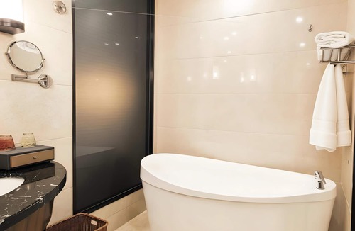 Shangri-La Hotel | Moonlight International Hotel - Shangri-La Dukezong Ancient City