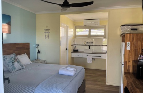 Moore Park Beach Hotel | Moore Park Beach Motel