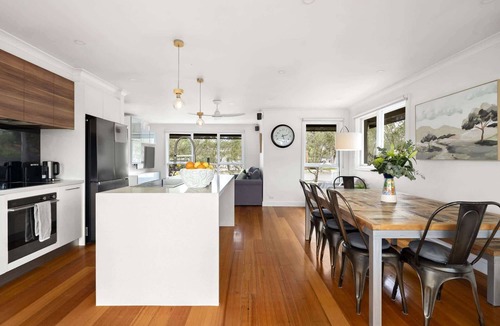 Mordialloc House | Mordialloc Coastal Escape –Beach, Garden & Parking