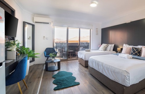 Sydney Hotel | Motel 10