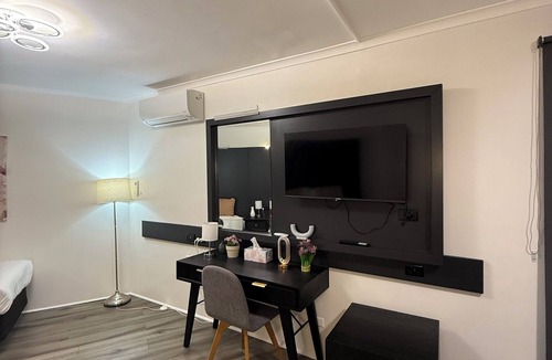Sydney Hotel | Motel 10