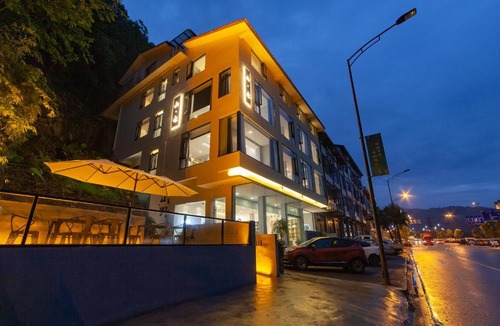 Wulingyuan House | Mountain Luxury Courtyard Hotel-Zhangjiajie Wulingyuan National Forest Park-Laundry Service,coffee&Chinese Tea-Free airportpick-up or drop-off for Reserve of 4nights or more