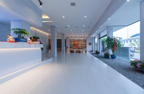 Wulingyuan House | Mountain Luxury Courtyard Hotel-Zhangjiajie Wulingyuan National Forest Park-Laundry Service,coffee&Chinese Tea-Free airportpick-up or drop-off for Reserve of 4nights or more