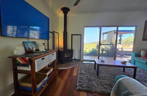 Bonogin Apartment | Mountains & Ocean Views retreat with hot spa - Gold Coast Hinterland