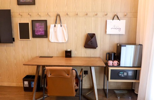 Longhua District Hotel | Moxy Shenzhen North Station