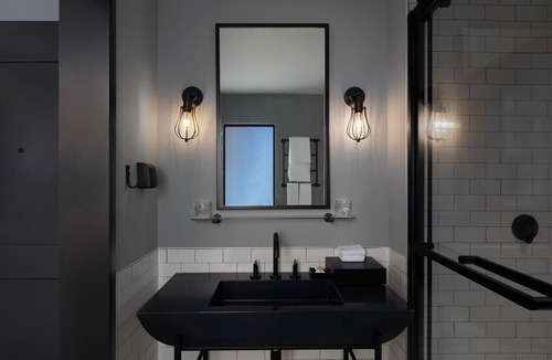Longhua District Hotel | Moxy Shenzhen North Station