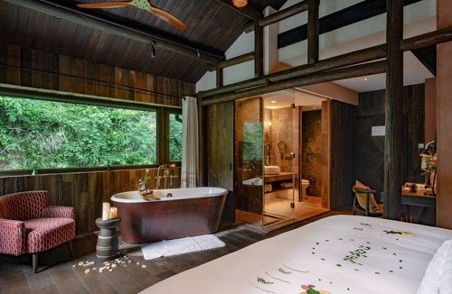 Moganshan Hotel | naked Castle