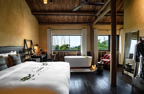 Moganshan Hotel | naked Castle