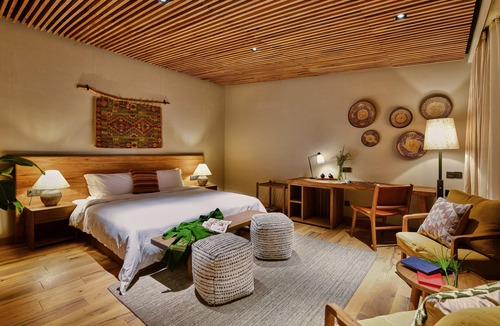 Lishui Hotel | naked Hill
