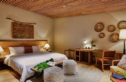 Lishui Hotel | naked Hill